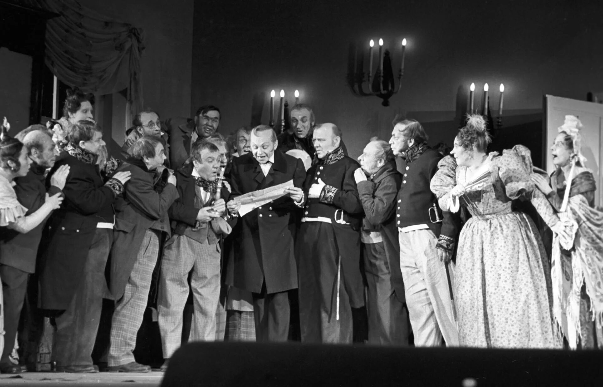 "ревизор" н. Ревизор постановка в театре 19 век россия. Ревизор гоголь спектакль. Ревизор 20. Ревизор гоголь спектакль малый театр.