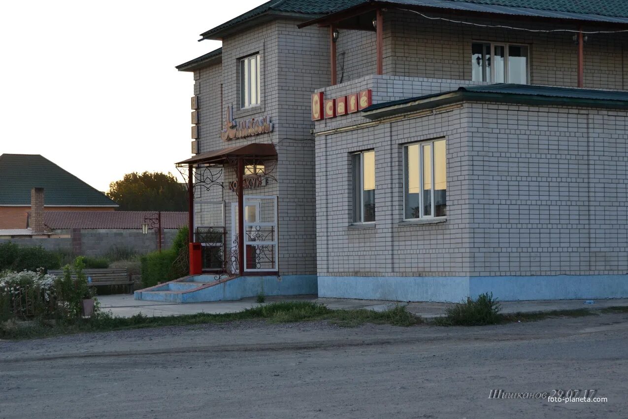 Аягуз южный городок. Памятник козы корпеш и баян аягоз. Аягоз город. Аягуз город. Сильный ветер в казахстане.