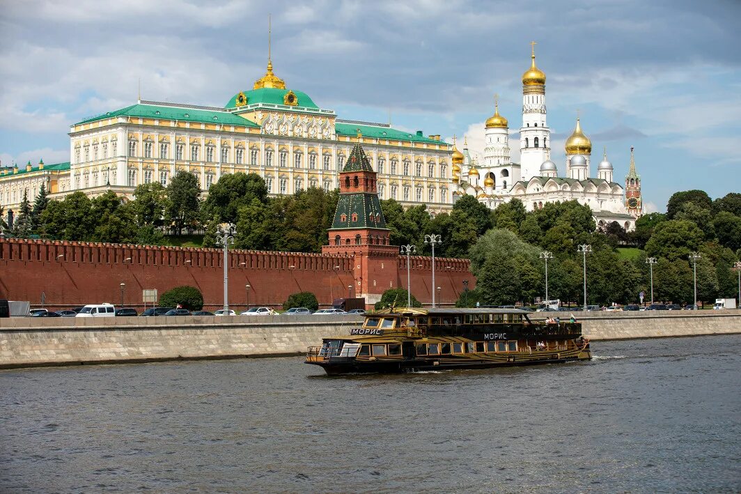 Прогулки на теплоходе по москве реке морис. Волна морис теплоход.