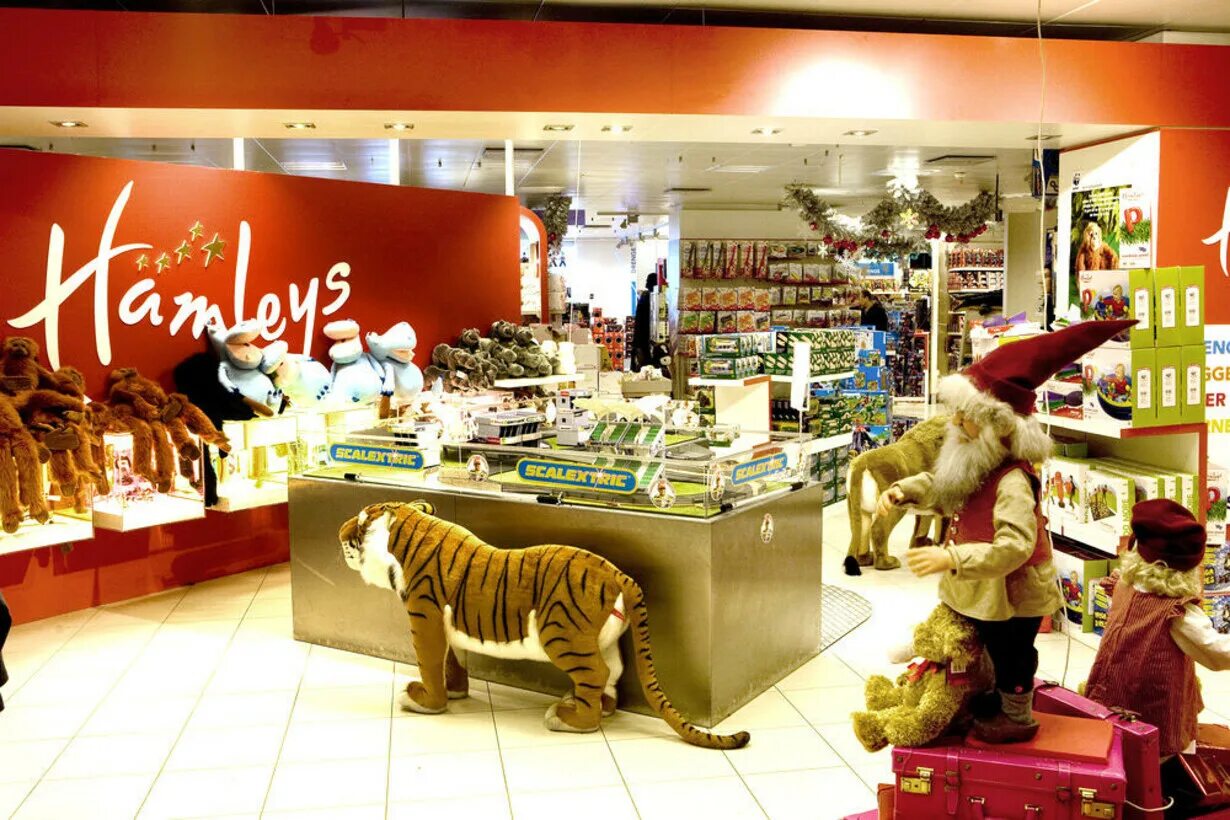 Hamleys london. Hamleys Дубай. Hamleys золотой Вавилон. Hamleys магазин игрушек. Хэмлис Капитолий.