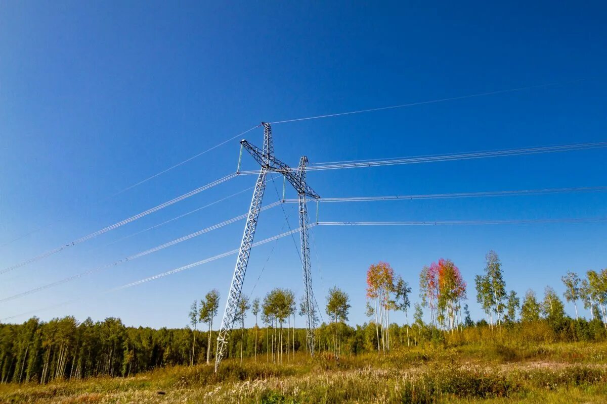 Опора высоковольтной линии электропередач. Лэп 35 кв- 110кв. Демонтаж опоры лэп вл 110 кв. Опора вл 220 кв на оттяжках. Монтаж железобетонных опор вл 10 кв.