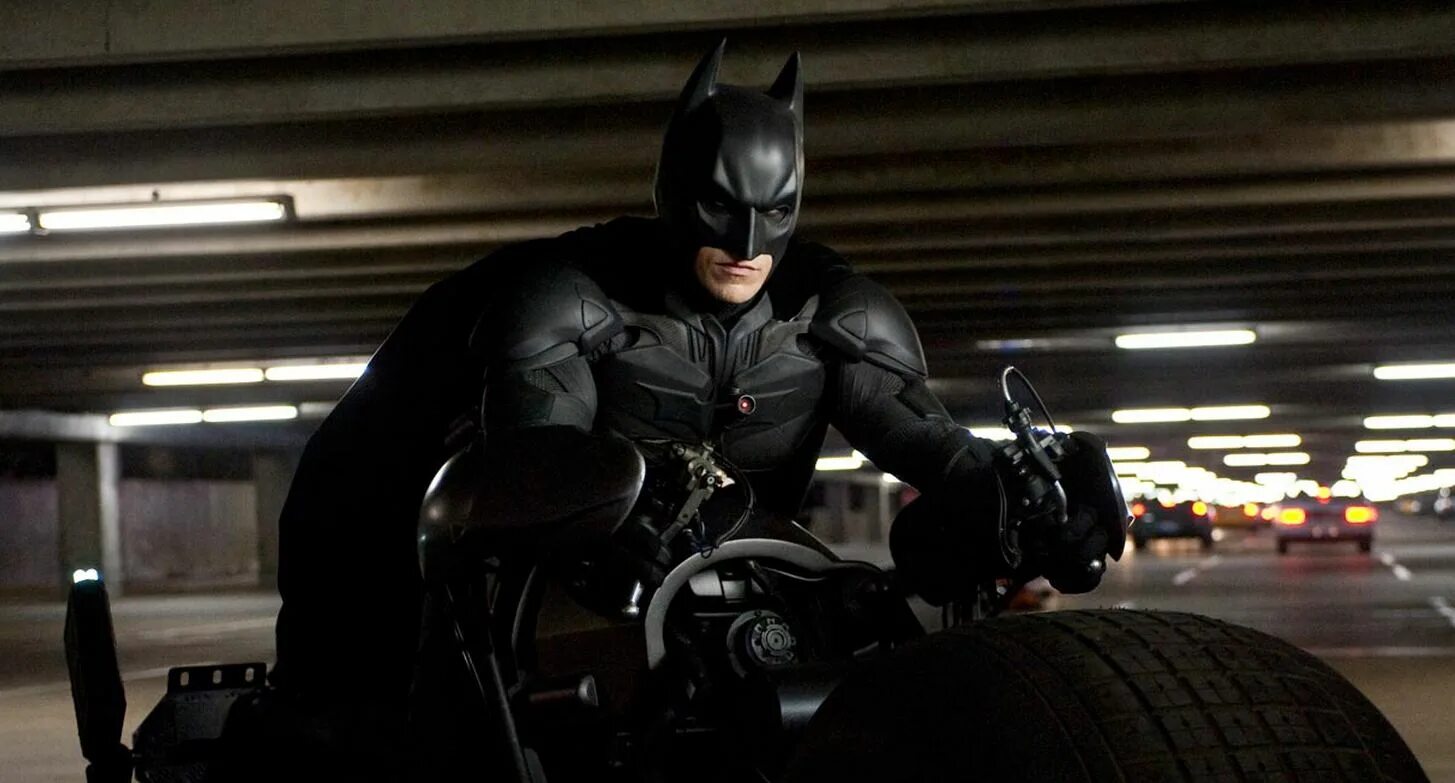 Темный рыцарь реклама. Кристиан бейл бэтмен. бэтмен темный рыцарь. кристиан бейл темный рыцарь. брюс уэйн темный рыцарь.