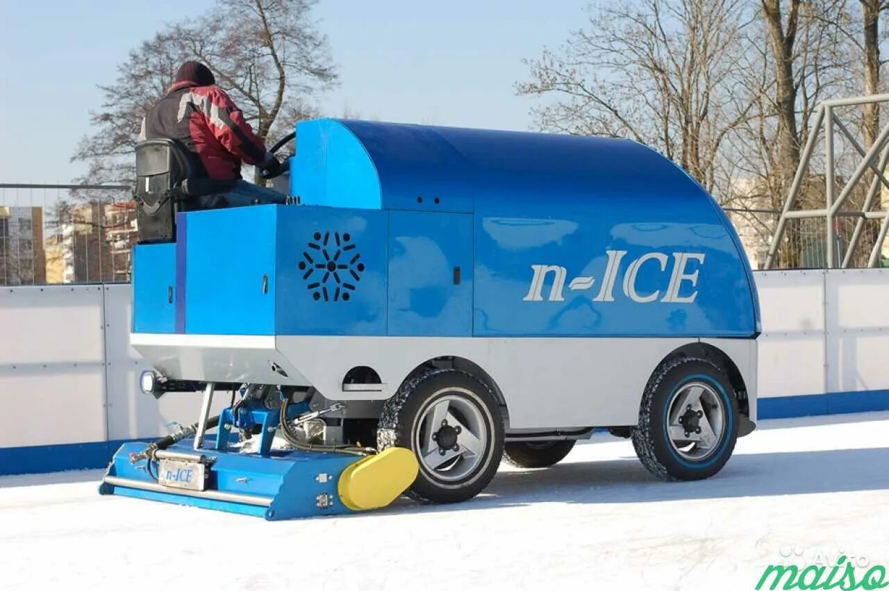 Ледозаливочная машина olympia. Zamboni заливочная машина. Станок для заливки льда. Ледозаливочная машина zamboni. Машина для заливки льда.