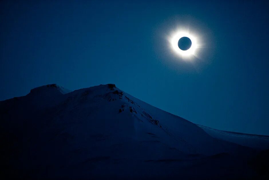 Solar Eclipse. Солнечное затмение затмение. Полное солнечниезатмение. Солнечное затмение в Антарктиде. Солнечное затмение картинки