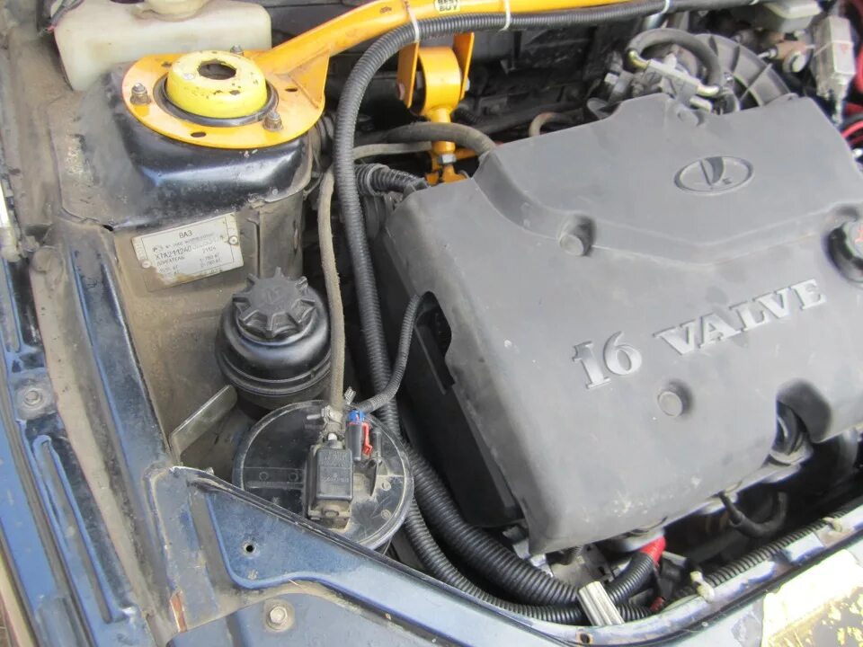 Гуру вазы. Двигатель ВАЗ 2112 С ГУР. ВАЗ 2111 под капотом. ВАЗ 2112 8 клапанная. ВАЗ 2112 8 клапанов 1.6.