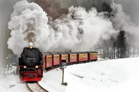 Поезд замедлил ход