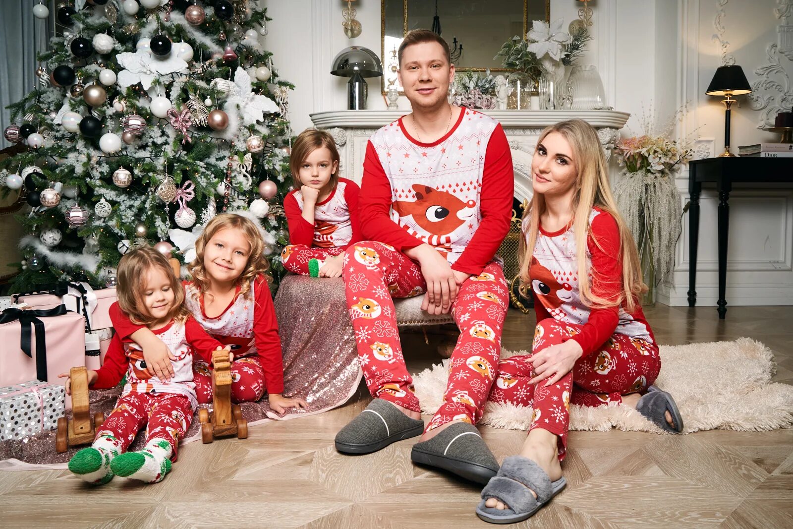 можно ли на новый год дарить пижаму. одинаковые костюмы для всей семьи. новогодняя пижама. новогодняя пижама. новогодние пижамы для всей семьи.