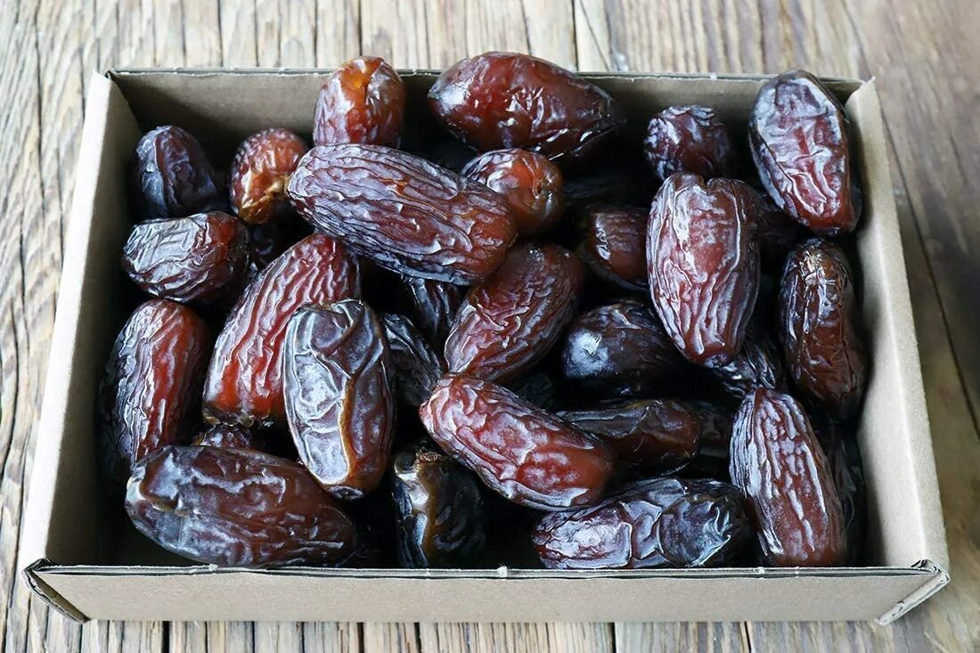 Medjoul dates финики. Medjoul dates финики. Natural dates. Меджул. Финики персиан курма.
