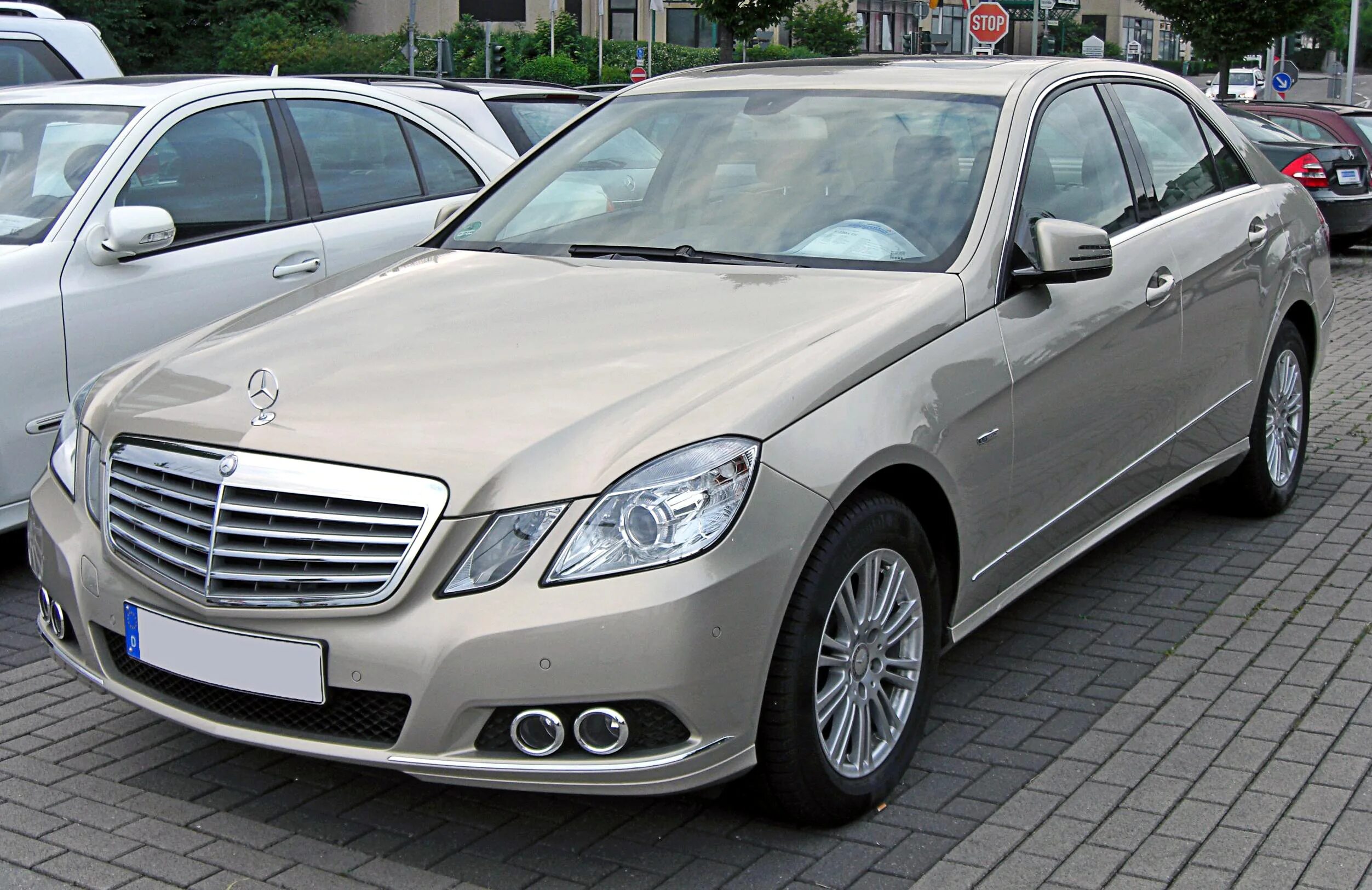 Mercedes e 220. Mercedes Benz e220. Mercedes Benz e220 CDI. Mercedes e220 2012. Мерседес Бенц е класс 220.