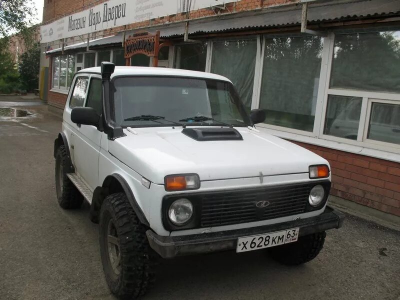 Нива со шноркелем фото Установка рейлингов вместе со шноркелем Lada 4x4 3D, 1,7 л, 2013 года стайлинг