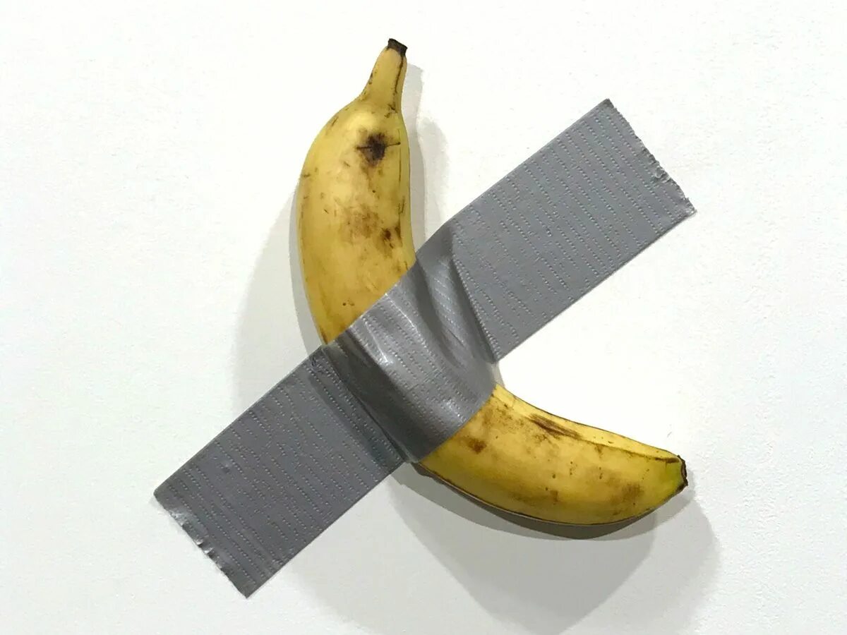Современное искусство банан. Банан на скотче. Маурицио каттелан банан. Банан приклеенный скотчем. Банан приклеенный скотчем.