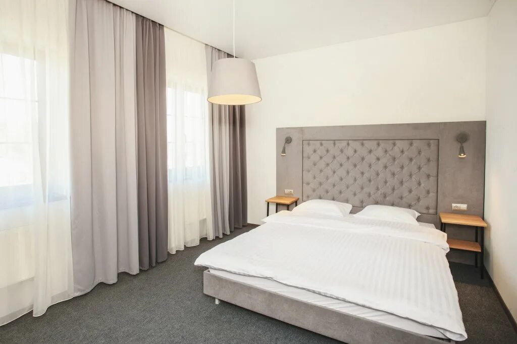 Достопримечательности калининграда медовый мост. Мост с замками в калининграде. Honey bridge калининград. Ресторан у медового моста калининград. Гостиница калининград мост.