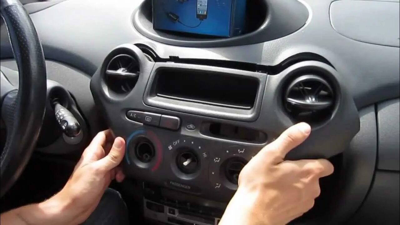 Как снять магнитолу тойота платц Установка FM-конвектора на штатную магнитолу TOYOTA-VITZ Toyota Vitz (10), 1 л