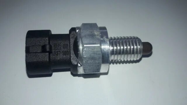 3768 газ. Выключатель 1352. Датчик заднего хода газ 3110. 3768 датчик заднего хода. Датчик задней скорости газ 3309.