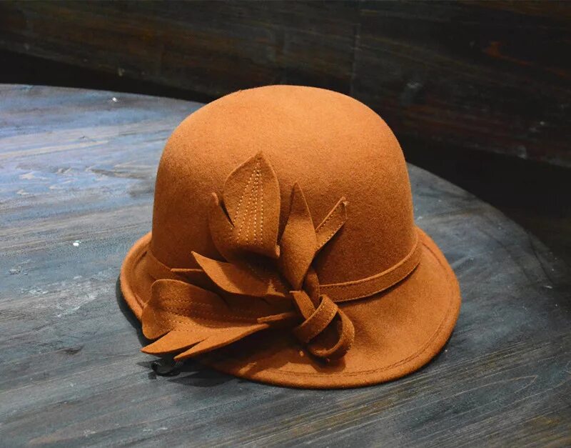 Как почистить фетров. Шерстяная шляпа. Шляпа купол. Старая шляпа из фетра. Шерстяной фетр шляпа мода.