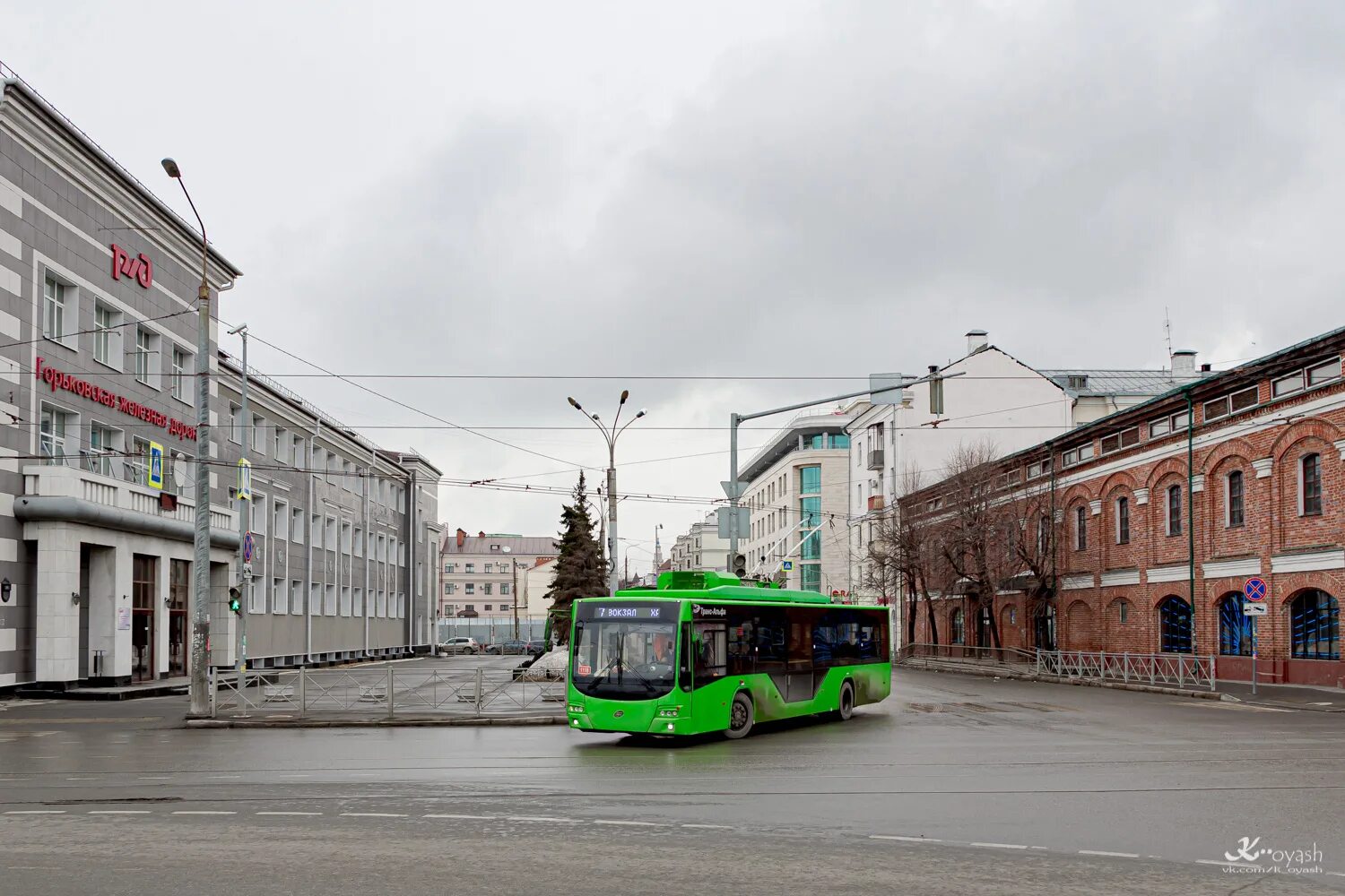 Время транспорта казань. Транспорт Казани. Троллейбус ВМЗ-5298.01 Авангард. Казанские троллейбусы. Старый трамвай Казань.