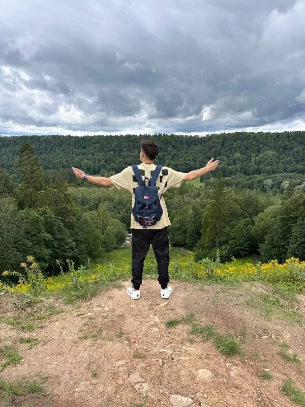 Самый странный канал на ютюб. Очень странный канал. Самый странный канал на youtube. Распределяющая шляпа гермиона. Дастин очень странные дела 4 сезон 2022.