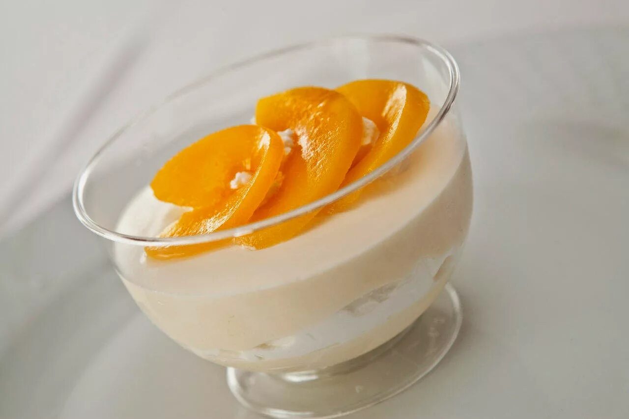 Самбук абрикосовый. Самбук из абрикосов. mousse peach. десерт самбук абрикосовый.