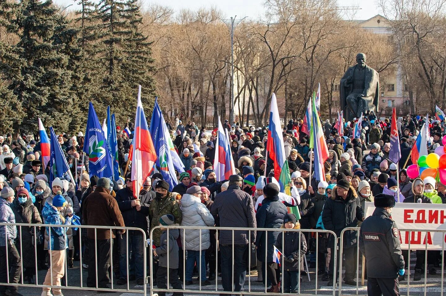 Присоединение Крыма к России. День воссоединения Крыма концерт. Воссоединение Крыма с Россией. Крым присоединился к России. Концерт посвященный присоединению к россии