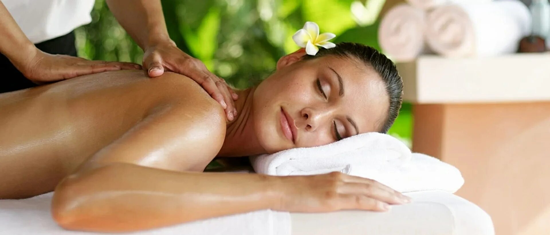 Частные массажистки чертановская. Традиционный тайский массаж. Массажистки 1000 рублей. Массажный кабинет синий цвет. Частные массажистки чертановская.