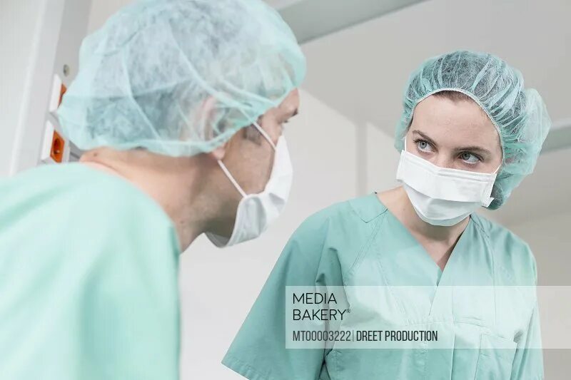 Кратковременные хирургические операции. Ночные хирургические операции. Одежда для оперирующих хирургов в операционной. Perform operation. Искусственное осеменение.