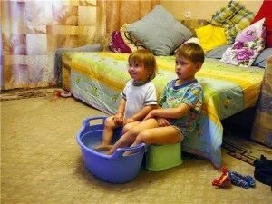 Парить ножки детям