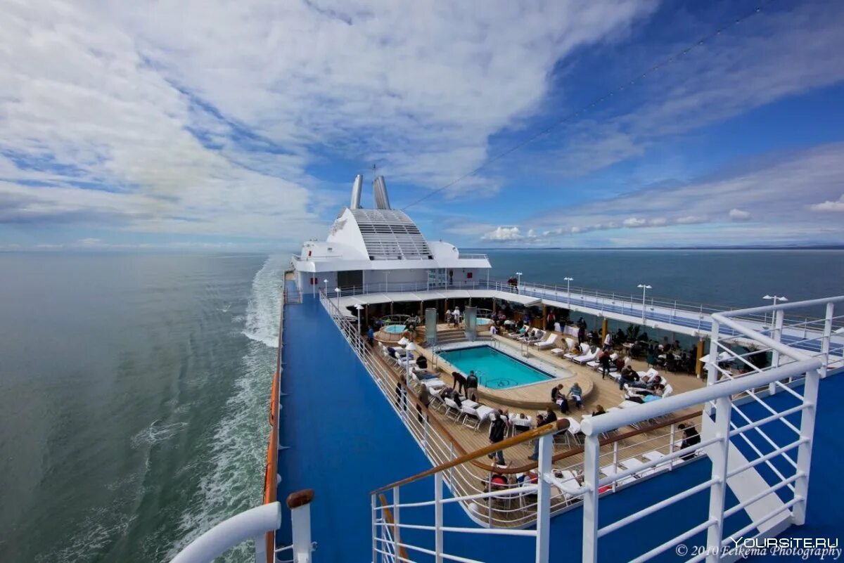 Что можно совершить на лайнере. Что можно совершить на лайнере. Морской корабль royal caribbean. Лайнер msc. Завтрак на лайнере в каюту.