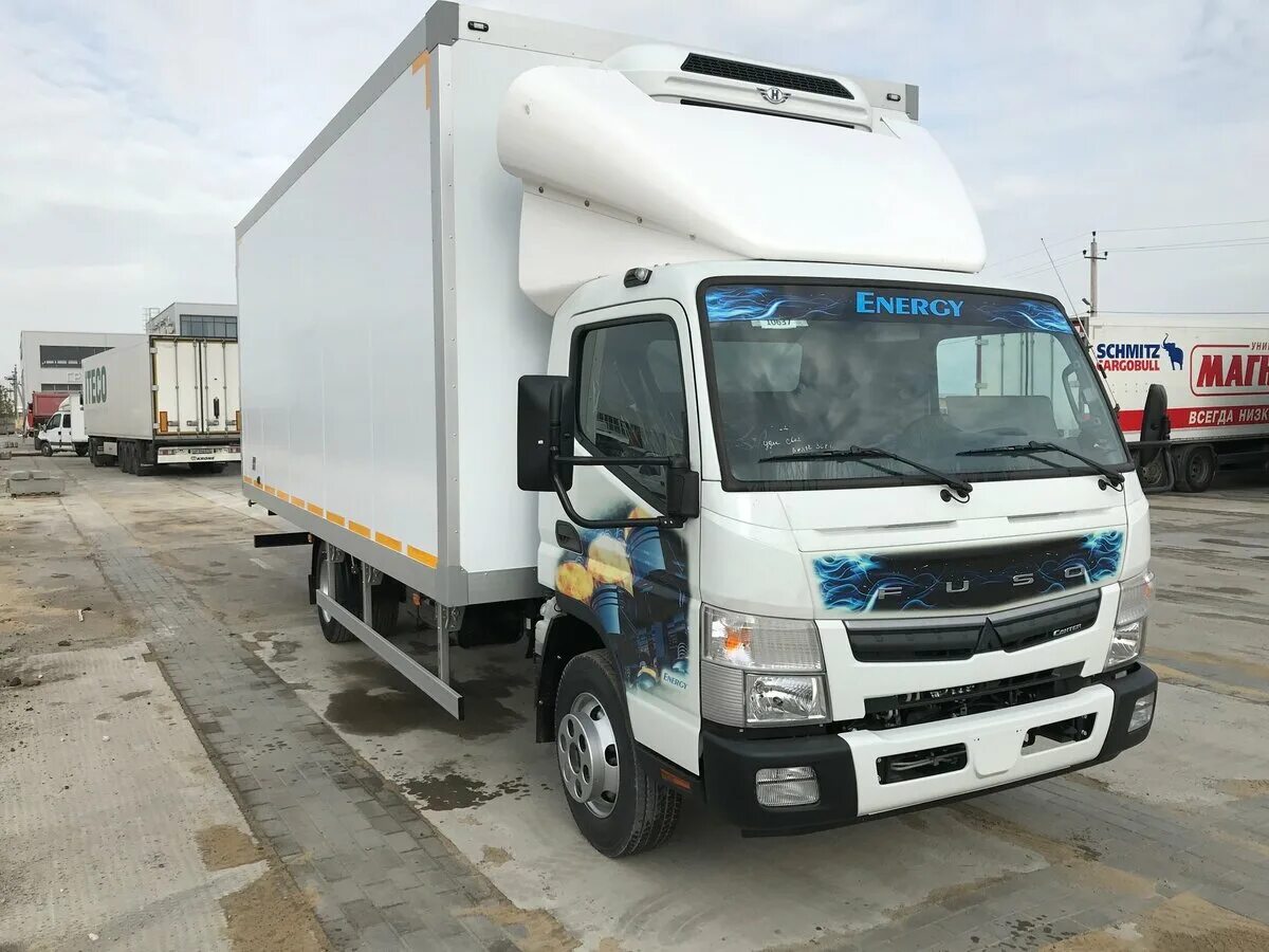 Митсубиси фусо рефрижератор. Mitsubishi fuso canter рефрижератор. mitsubishi fuso 2025. митсубиси фусо кантер рефрижератор. фусо кантер 5 тонн рефрижератор.