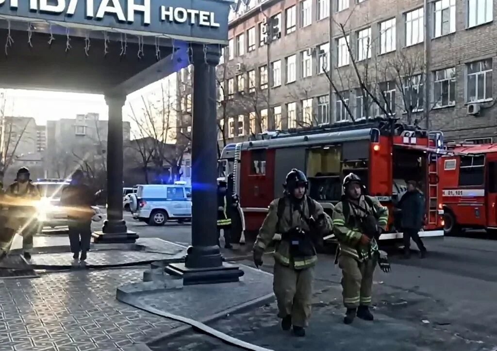 Чита пожары сейчас. Пожар в чите сейчас. Чит пожар. Пожар в лесу в чите. Пожар в чите торговый центр.