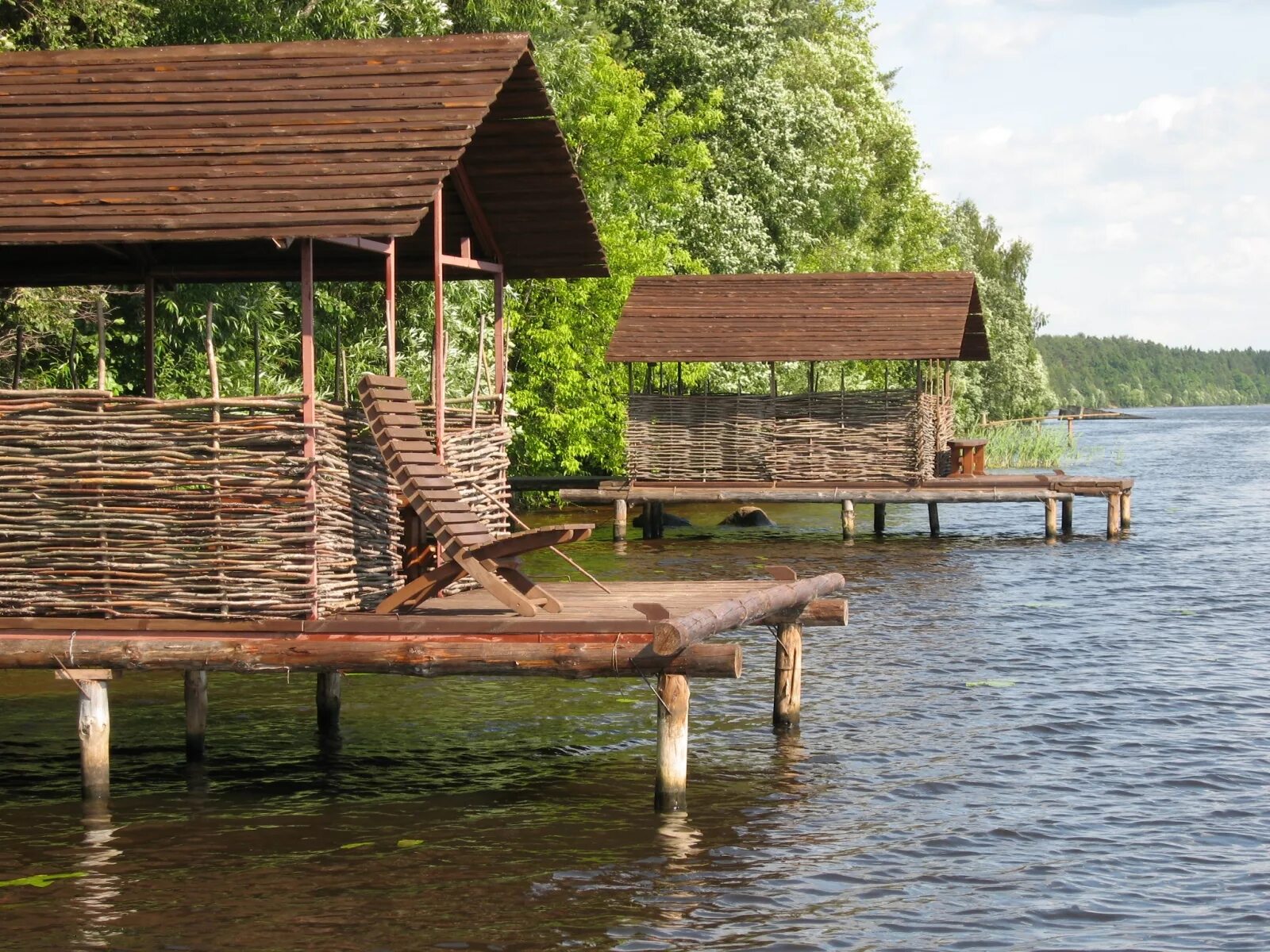Оборудованные места. Битцевский парк пикниковые зоны. Беседка в лесу. Алешкинский лес пикник. Парк кузьминки пикниковая зона.