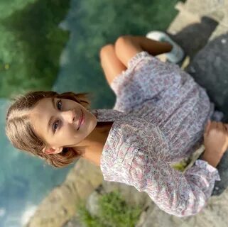 You are viewing the image with filename alina_victoria_carboni (28).jpg.