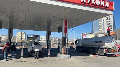 Почему закрылись заправки