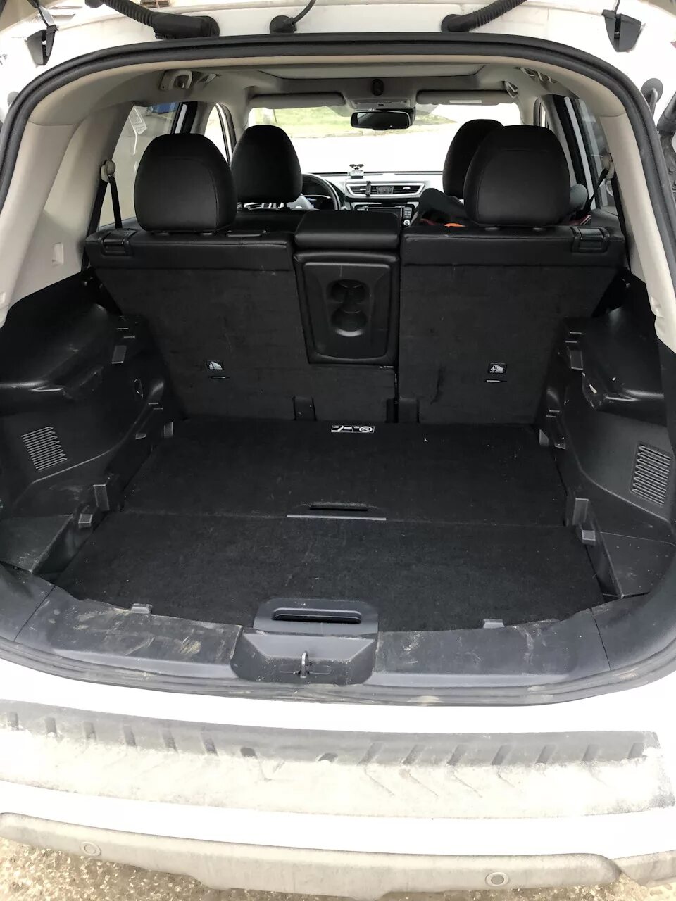 Объем багажника х трейл т31. Объем багажника х трейл т31. Nissan x-trail t31 салон багажник. Багажник ниссан х-трейл т31. Nissan x-trail t31 багажник.