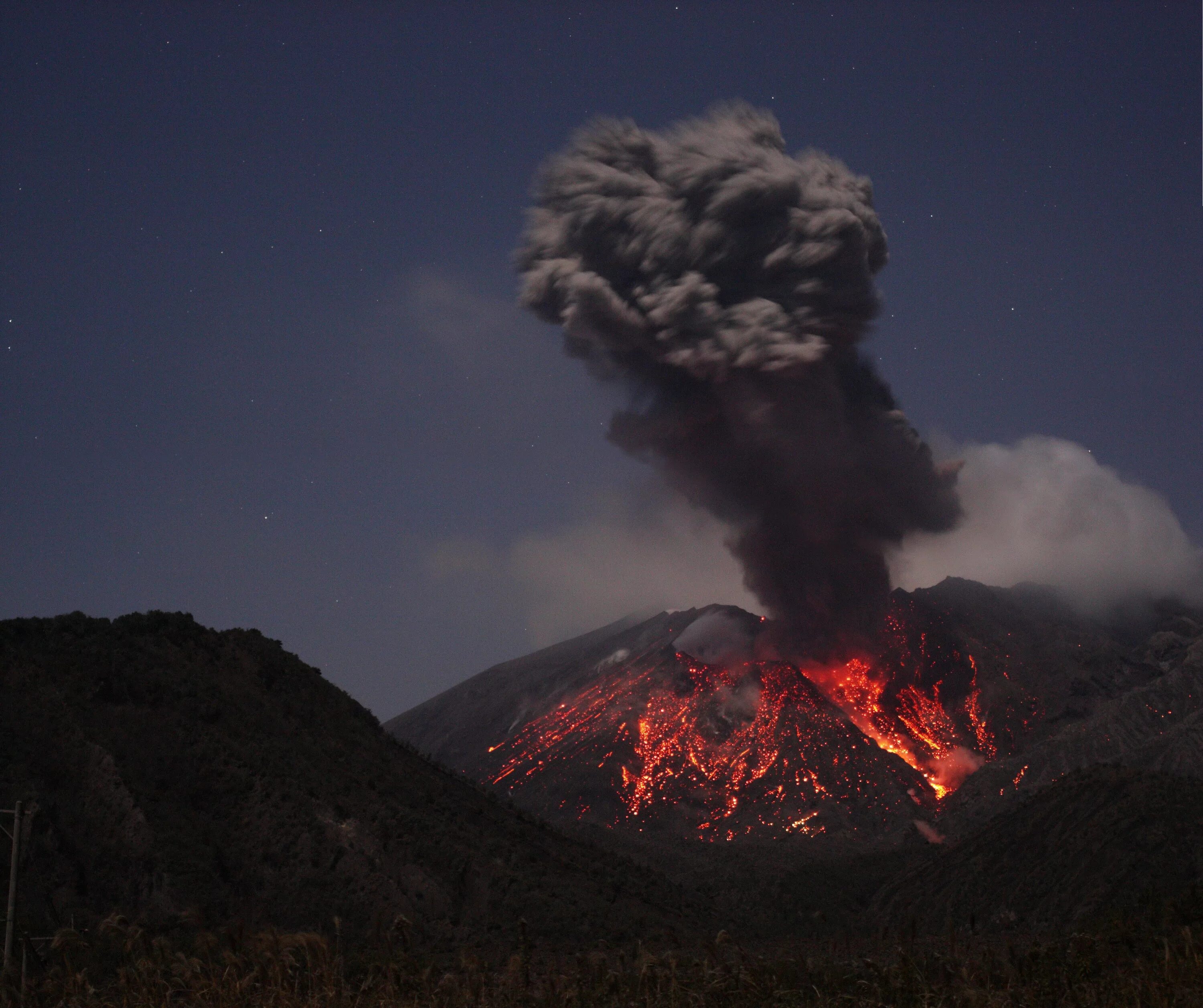 Вулкан Сакурадзима. Сакурадзима вулкан извержение. Сакурадзима – Япония. Сакурадзима вулкан извержение 2023.