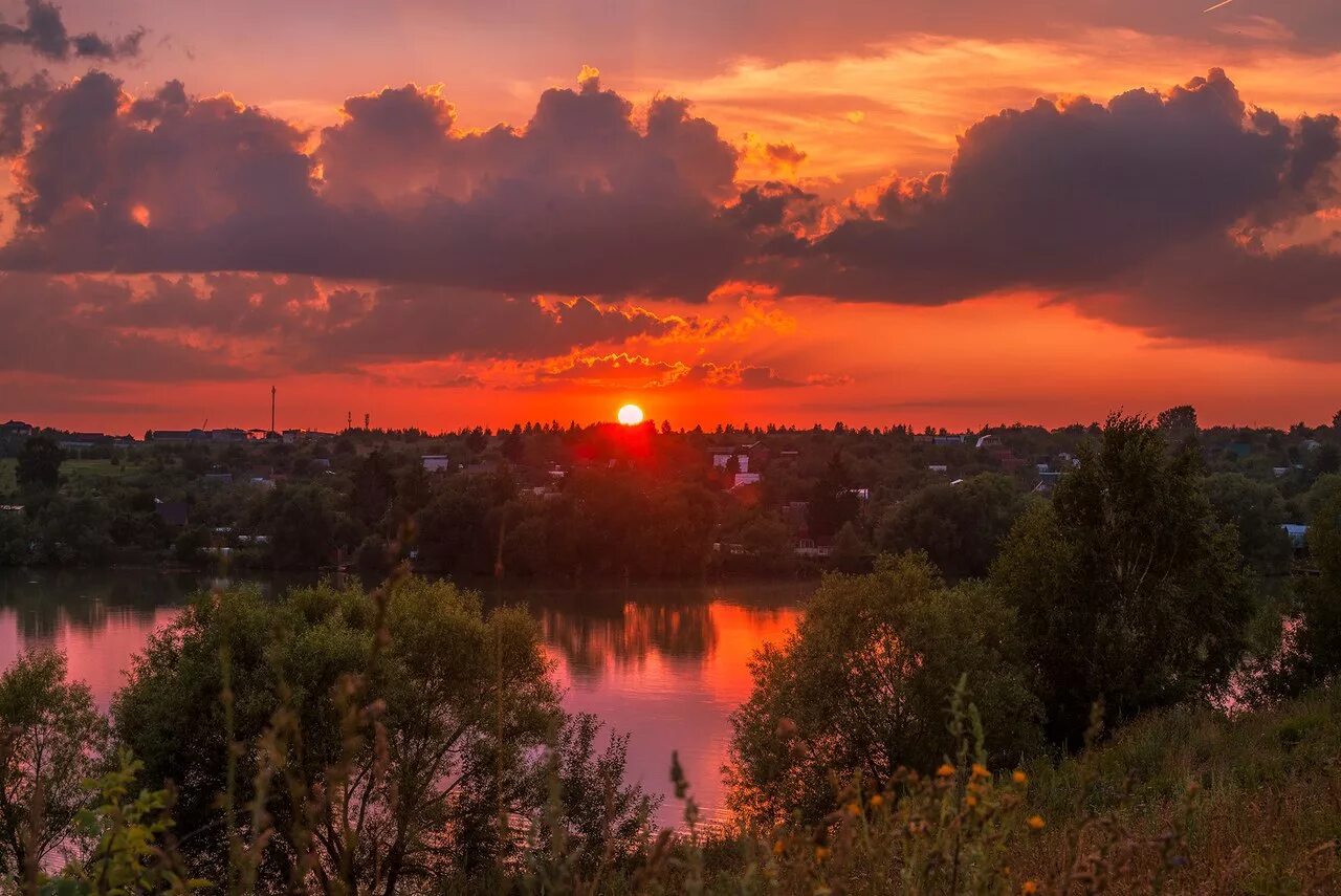 Закат в туле фото. Солнечный проблеск. Заход солнца тула. Заход солнца тула. Восход на реке.