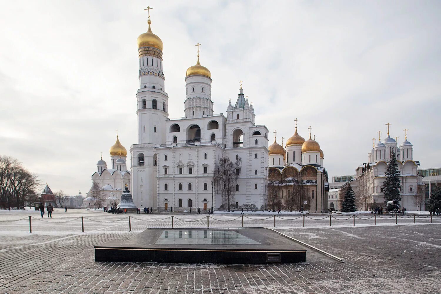 Где соборная площадь. Ивановская площадь Московского Кремля. Колокольня Ивана Великого в Москве. Площади Кремля (Ивановская и Соборная) ансамбль.