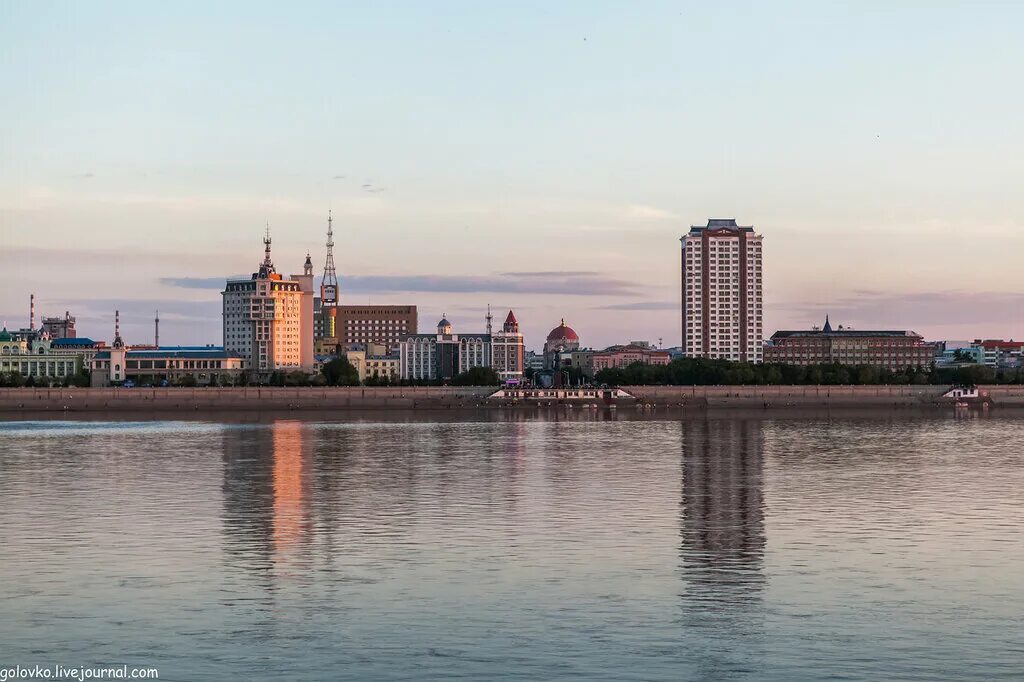 Heihe bank. Хэйхэ Благовещенск Хэйхэ. Благовещенск набережная Хэйхэ. Маяк на набережной Благовещенск. Благовещенск набережная Хэйхэ 1986.