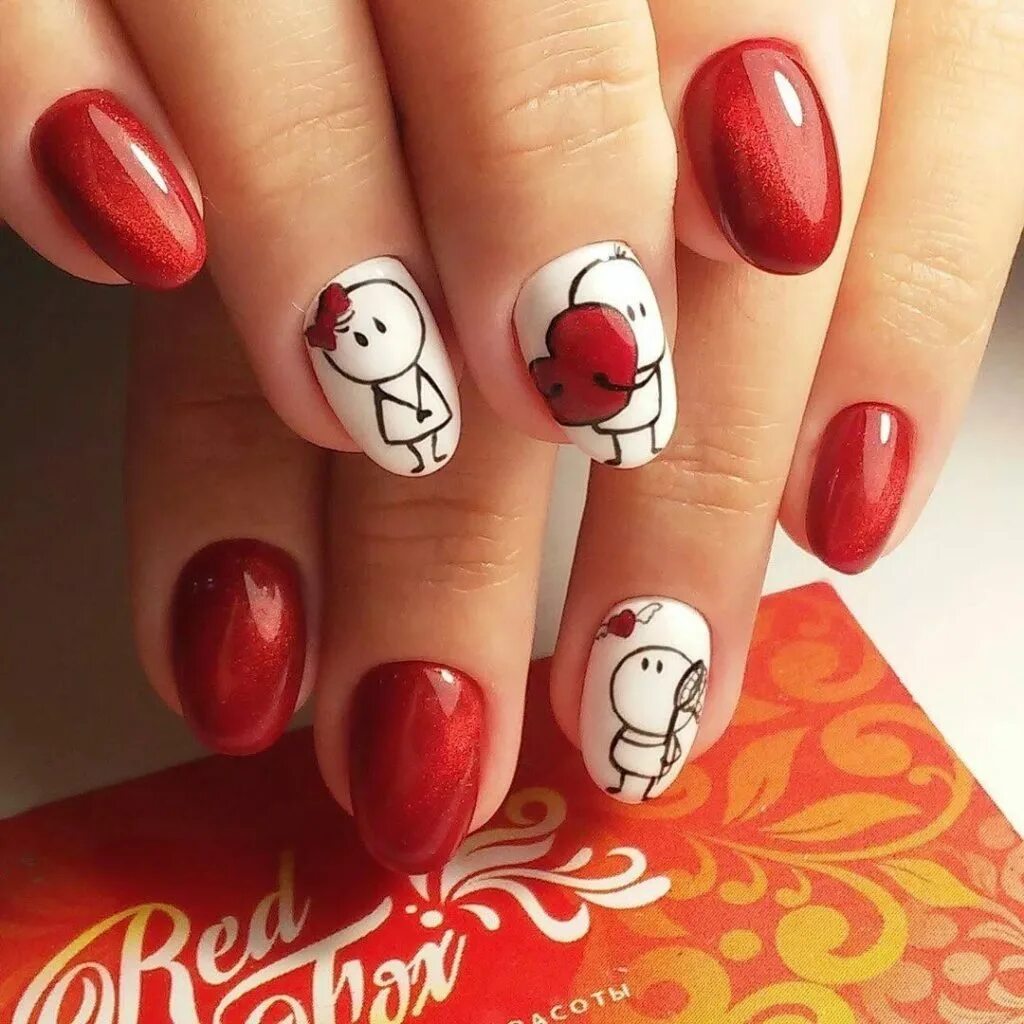 Маникюр красный с белым. Красные ногти с сердечками. Ногти на 14 февраля. Ногти с сердечками. Маникюр на короткие ногти с сердцем.