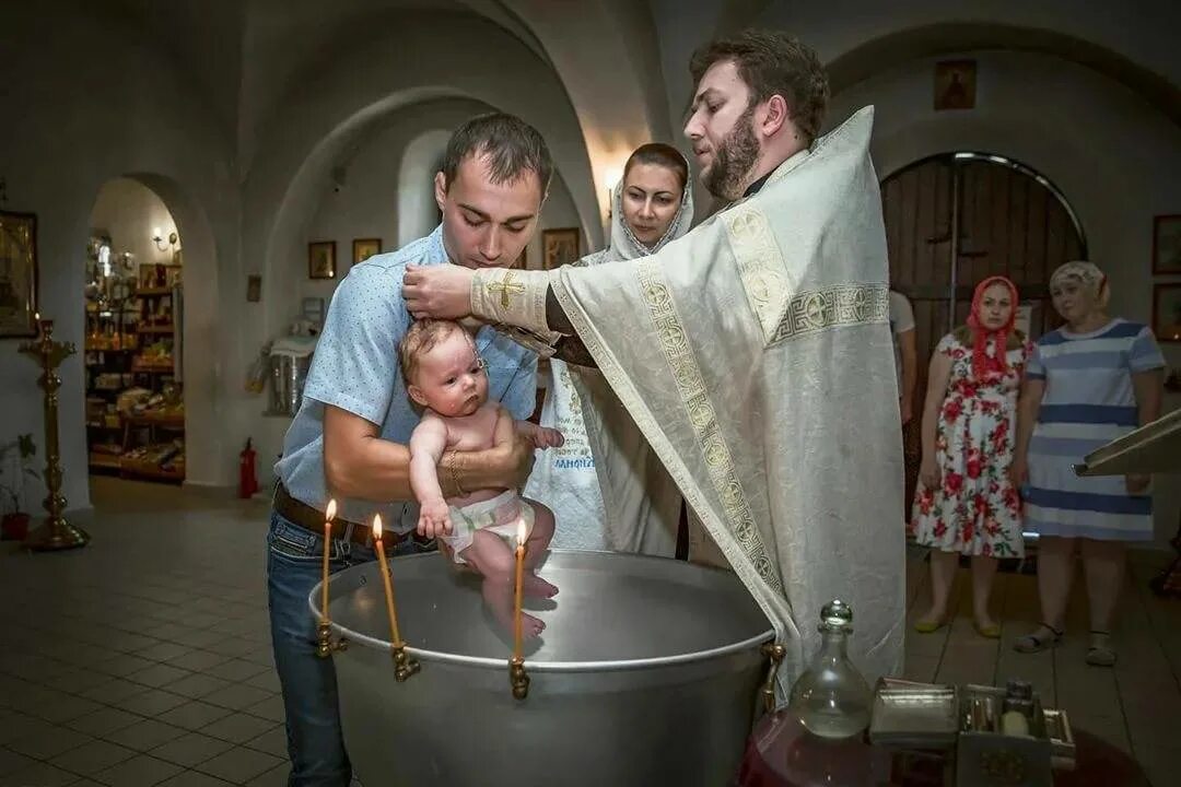 Обязательны ли крестные родители