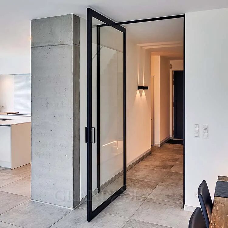 Стеклянная дверь на кухню. Reynaers pivot doors. раздвижные двери в интерьере квартиры. стеклянная дверь. откатные стеклянные двери.
