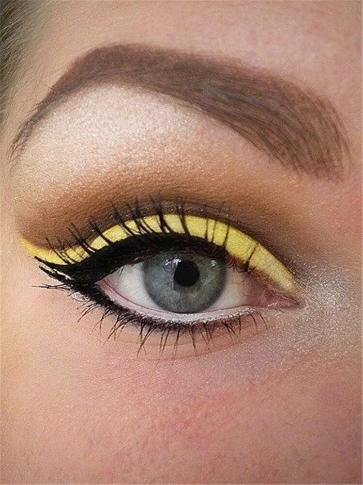 Желтый глаз 14. Жёлтый макияж глаз. Желтые тени. Макияж с желтыми тенями. Макияж с желтыми тенями для карих глаз.