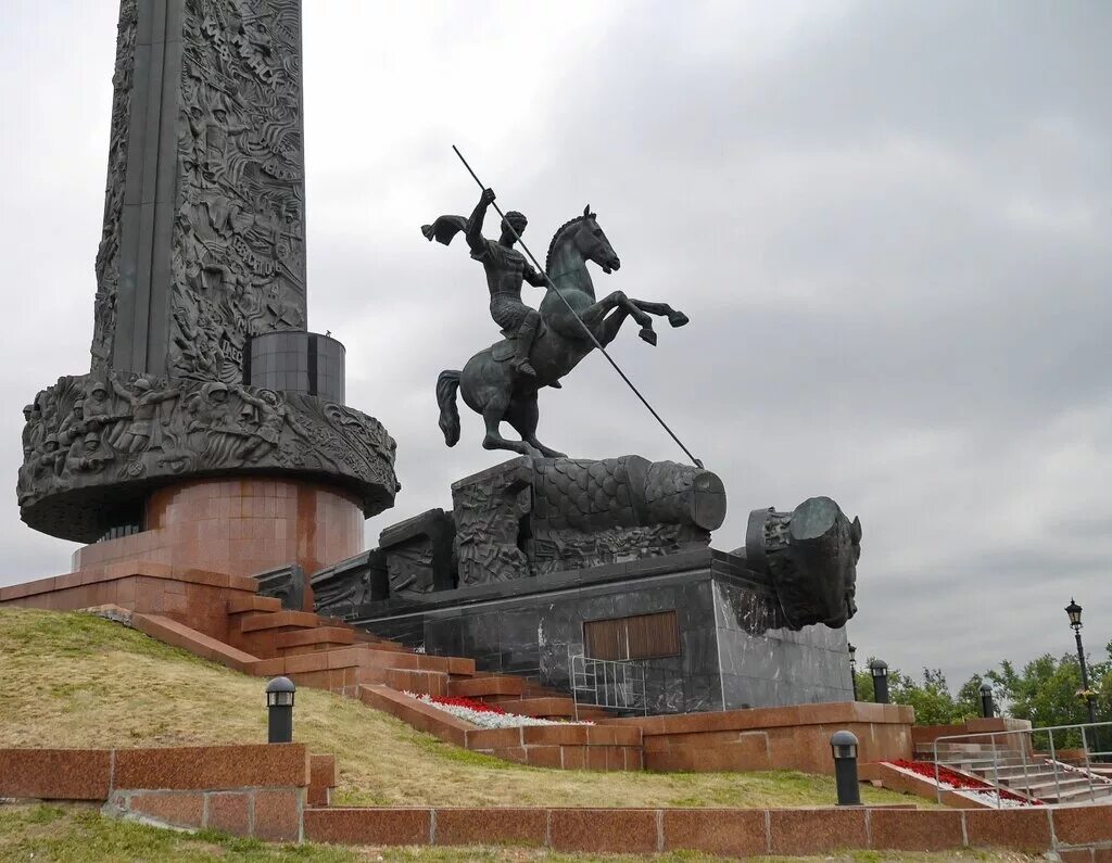 Памятник победы на горе. Памятник Георгию Победоносцу на Поклонной горе.