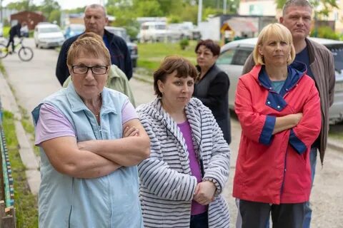 Жители дома по улице