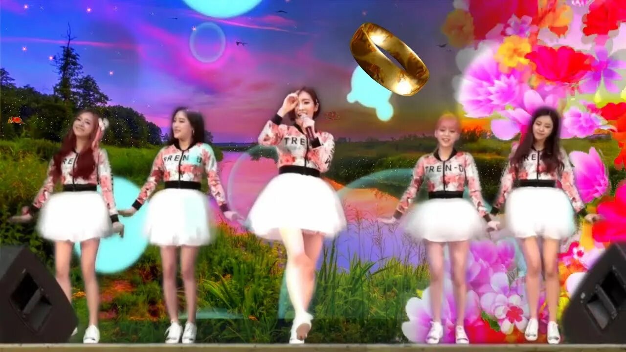 Перепели песню видео. Корейские девушки поют. Корейские девочки танцуют и поют. Девушки кореянки танцуют и поют. Поет девушка кореянка.