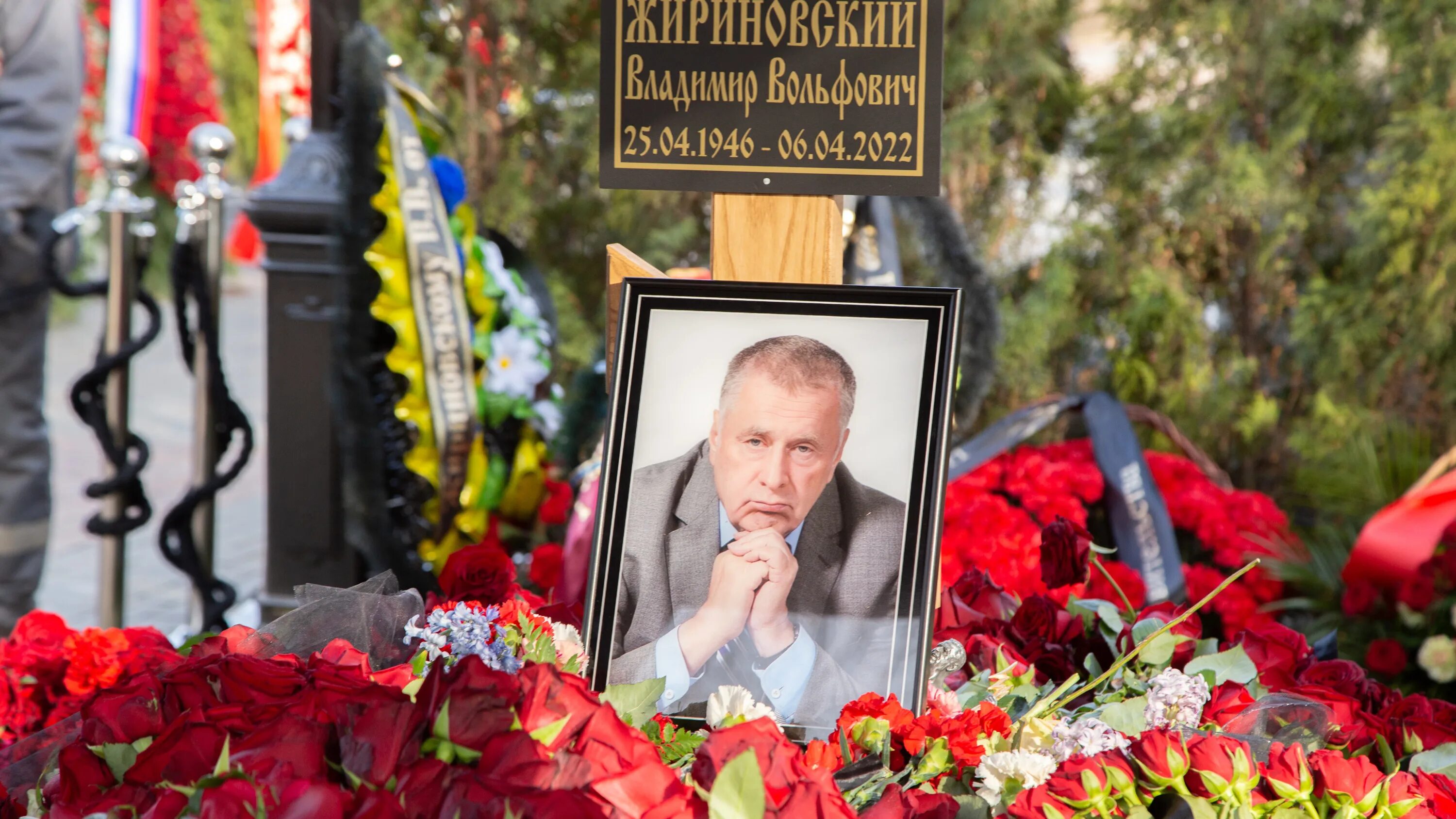 Жириновский умер дата. Улица в честь Жириновского.
