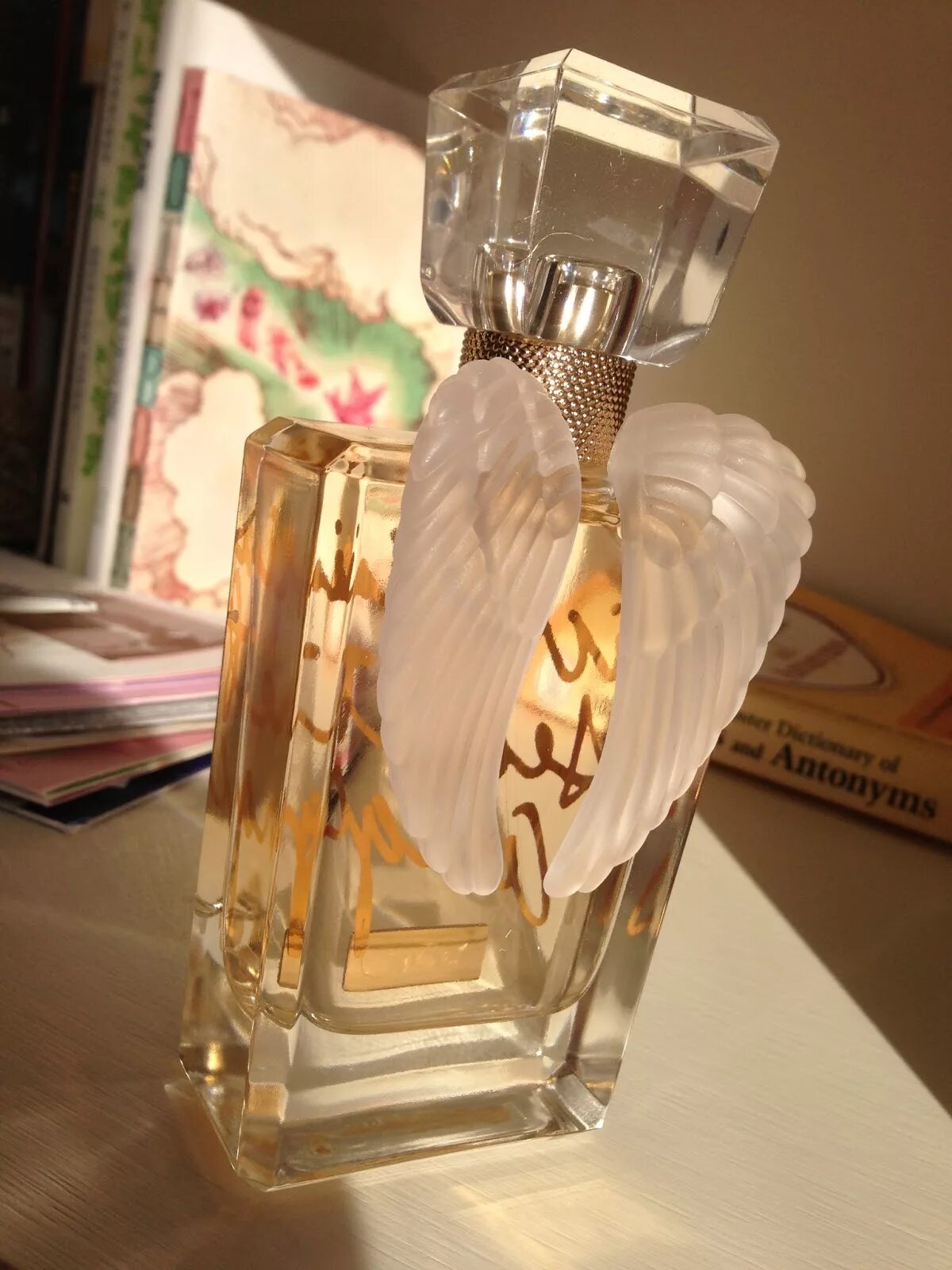 Victoria secret angel gold. Виктория Сикрет Angel Gold. Духи Виктория Сикрет Голд Энджел. Angel Gold Victoria's Secret туалетная вода. Victoria Secret Angel Gold оригинал.