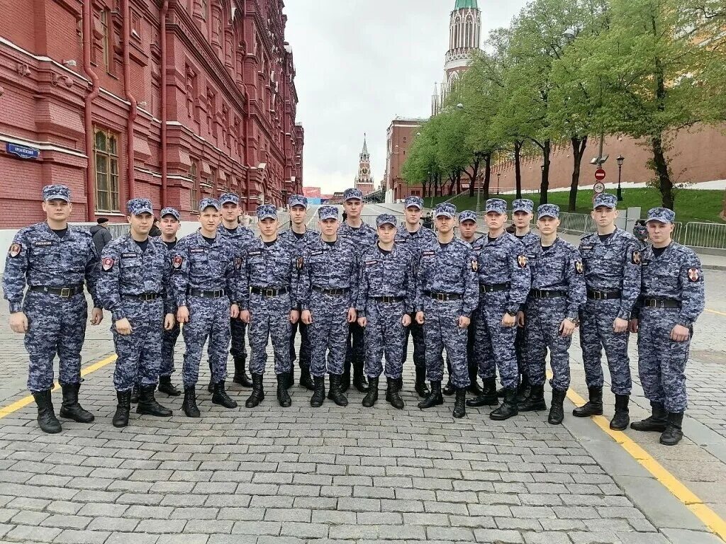 Снайпера одон внг рф. Солдат из армии. Выходные военнослужащим. Военные отдыхают. Выходные военнослужащим.