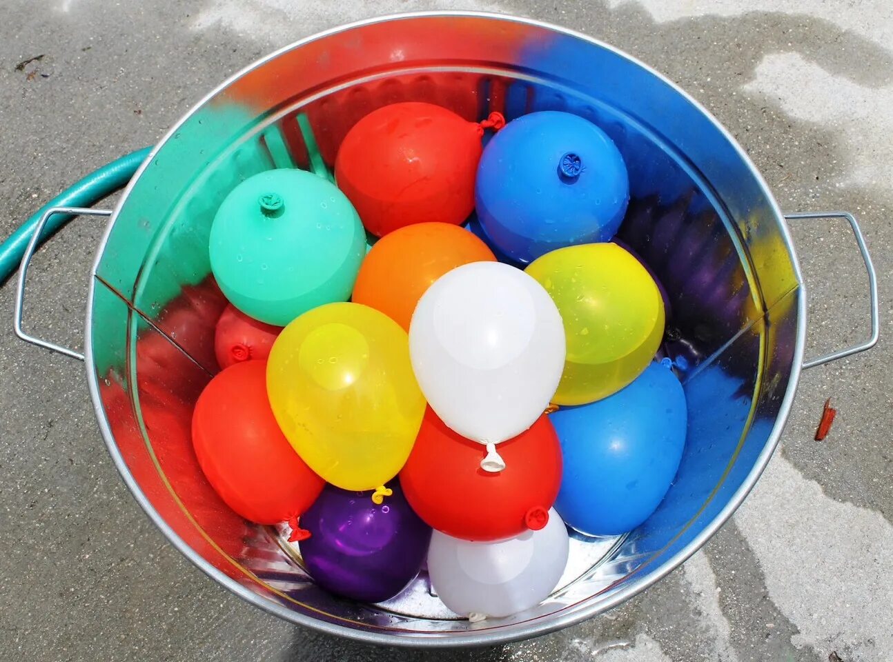 Сколько стоит воздушный шарик. Игрушки наполненные шариками. Мусорный шар.