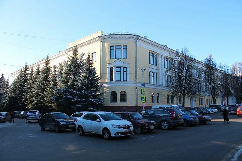 Бонуб им тютчева. Брянская библиотека им тютчева. областная библиотека брянск. тютчева д 4 брянск здание. бульвар гагарина 14 брянск.