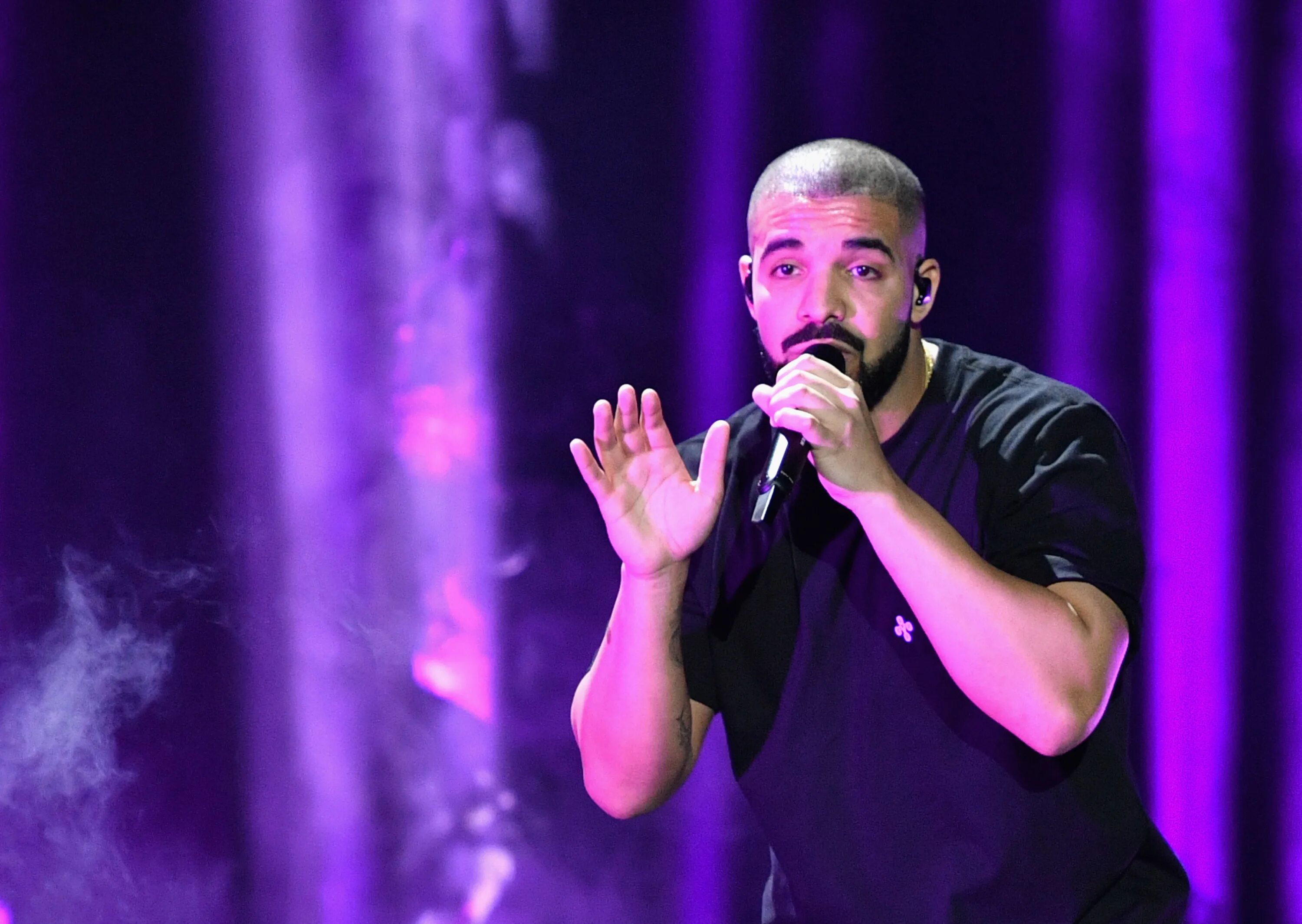 Дрейк ночь. Дрейк live. drake концерт. drake 2025. дрейк выступление.